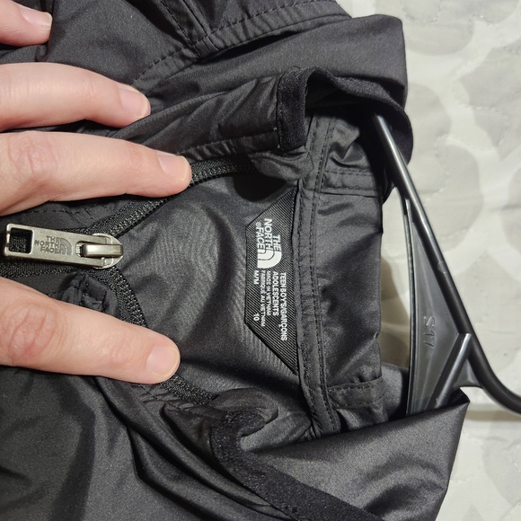 Boys The North Face Jacket - Picture 2 of 3